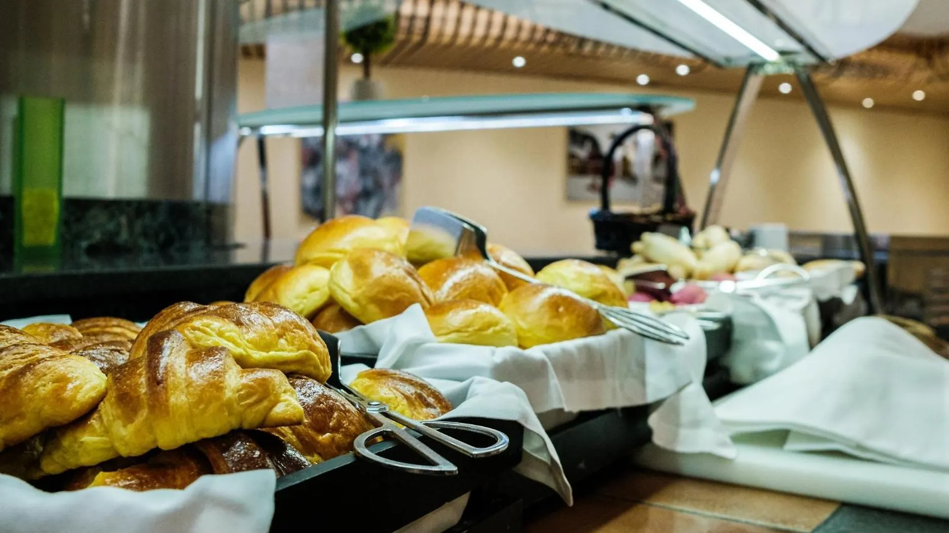 Holiday Inn Lisbon-Continental By Ihg 4*, Lisbon