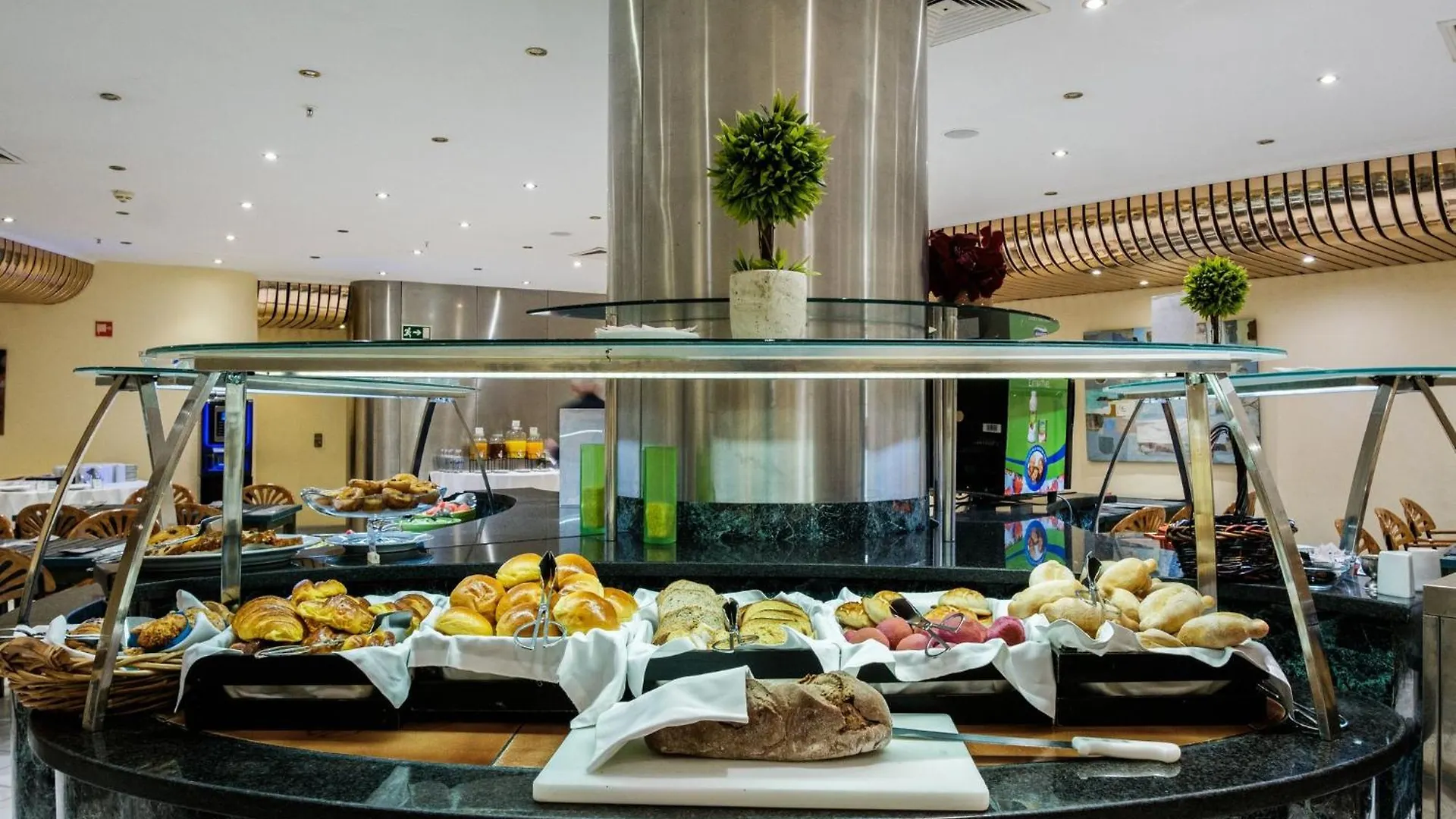 Holiday Inn Lisbon-Continental By Ihg Hotel
