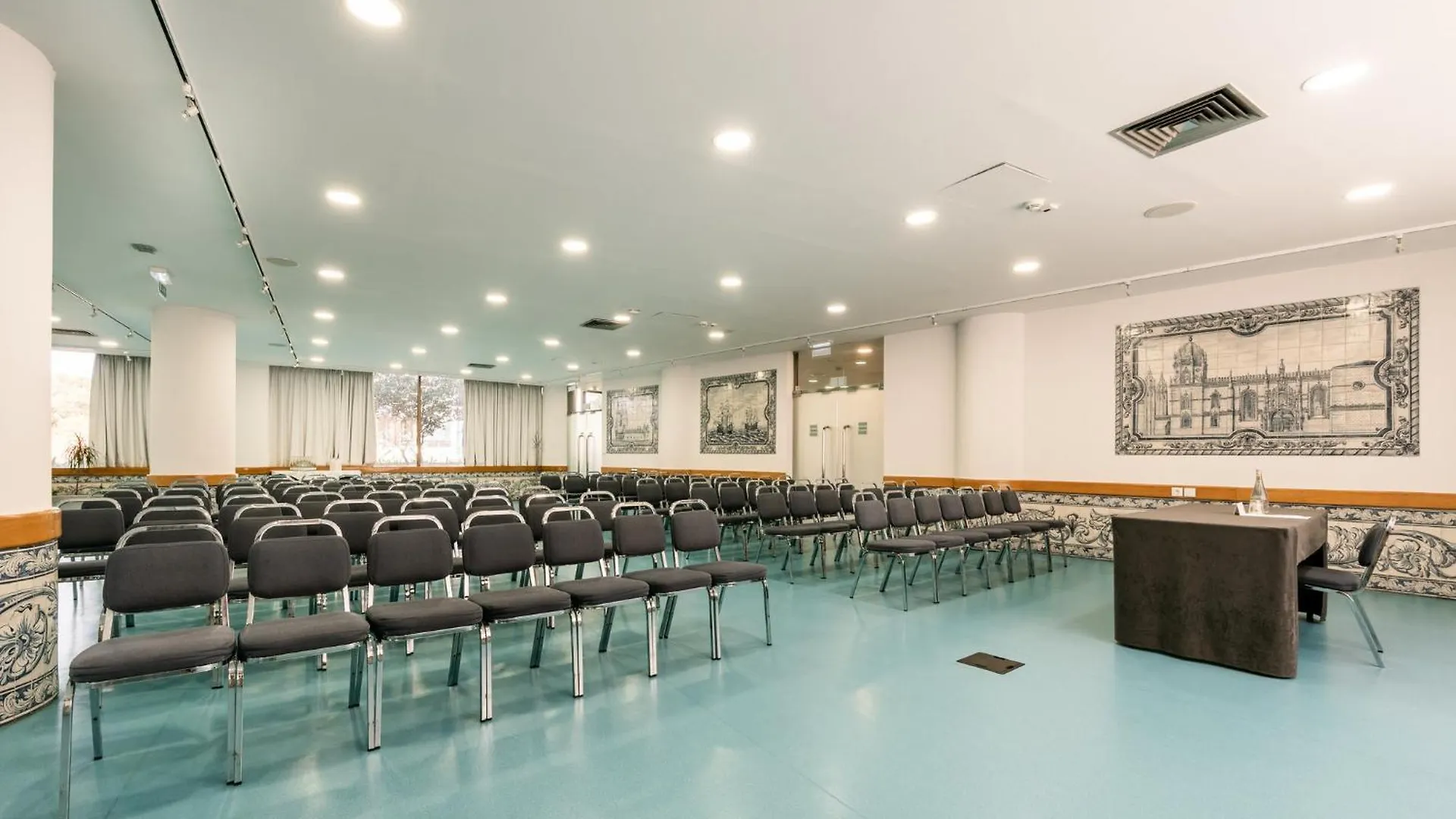 Holiday Inn Lisbon-Continental By Ihg Hotel Lisbon